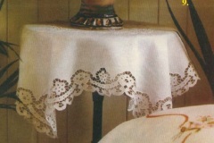 9-Kvadratni-stolnjak-sa-cvetnim-motivima